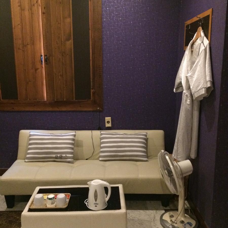 Romance Hotel Chungju Esterno foto