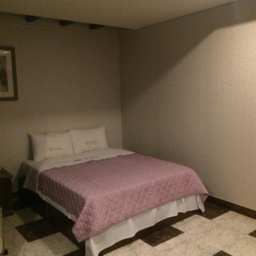 Romance Hotel Chungju Esterno foto