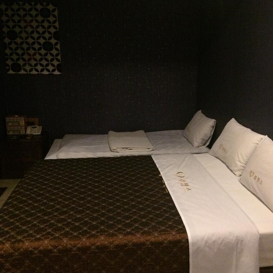 Romance Hotel Chungju Esterno foto